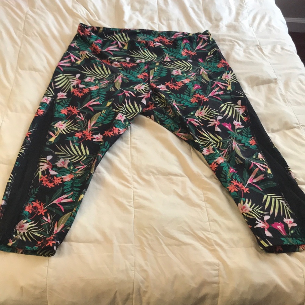 Old navy workout crop leggings in XXL